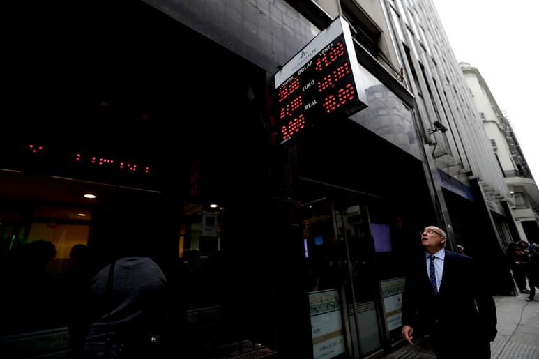 El mercado de divisas, el precio, mostró un comportamiento dispar. (ARCHIVO)