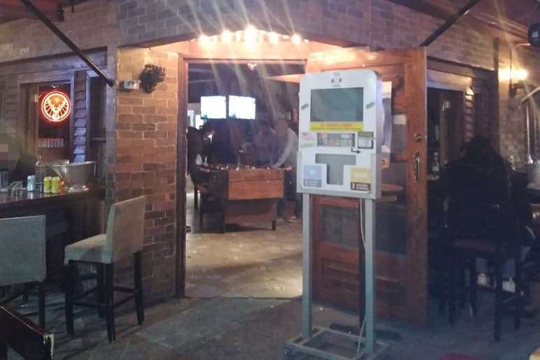 Se han instalado 24 alcoholímetros a las afueras de establecimientos para prevenir accidentes. (CORTESÍA)