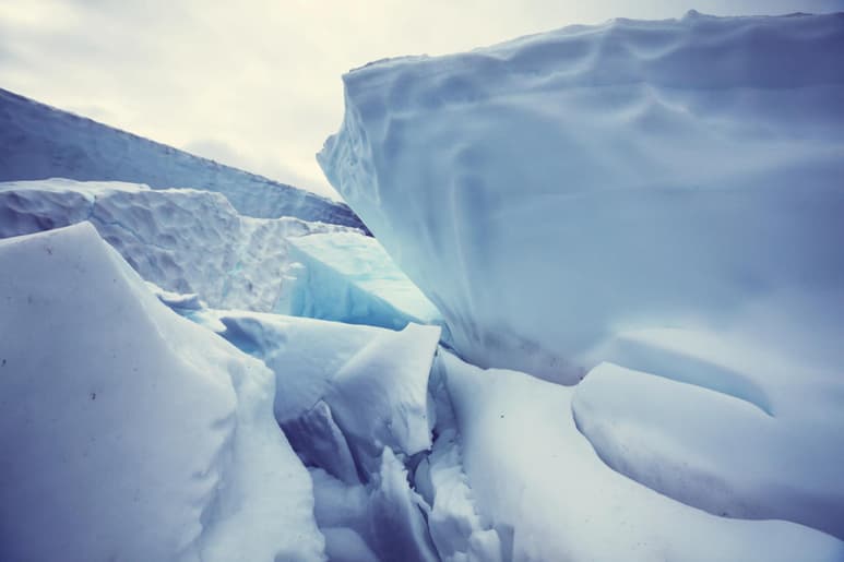 El mayor glaciar de la cadena montañosa de las Dolomitas, en el pico de la Marmolada, desaparecerá en unos 25 o 30 años e incluso antes si la temperatura sigue aumentando. (ARCHIVO)