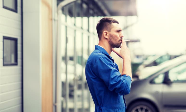 La tendencia a proteger a aquellos que tienen más en común con nosotros no queda fuera en ningún lugar, incluso en el trabajo. (ARCHIVO)