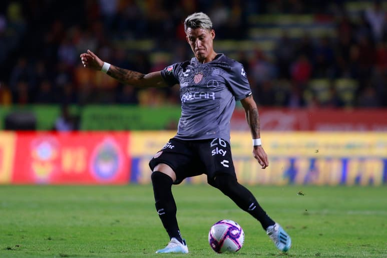 Cristian 'Chicote' Calderón llega procedente del Necaxa, donde tuvo buenos torneos, lo que lo llevó a la Selección Mexicana. (ARCHIVO)