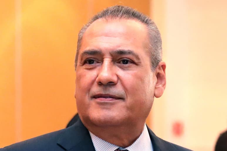 El presidente Andrés Manuel López Obrador dijo tener conocimiento de que el priista Manlio Fabio Beltrones solicitó un amparo por las investigaciones que se realizan al exgobernador de Chihuahua, César Duarte, y la triangulación de recursos públicos hacia campañas del PRI. (ARCHIVO)
