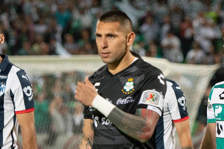 Jonathan Orozco usó sus redes sociales para compartir una frase con el club. (ARCHIVO)