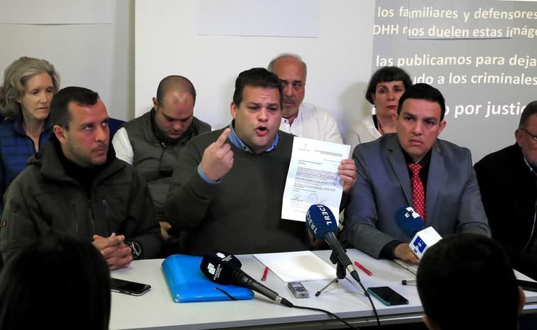 Franco Casella y Wilmer Azuaje, entre otros opositores, presentan ante la Corte Penal Internacional los documentos contra Maduro. (EFE)