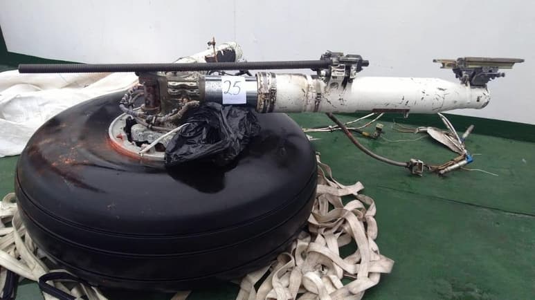 Luego de delimitar el área de búsqueda con base en avistamientos de restos del avión, se espera encontrar sobrevivientes. (EFE) 