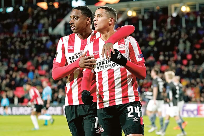 Mohammed Ihattaren (d) salvó el empate para el PSV. (ESPECIAL)