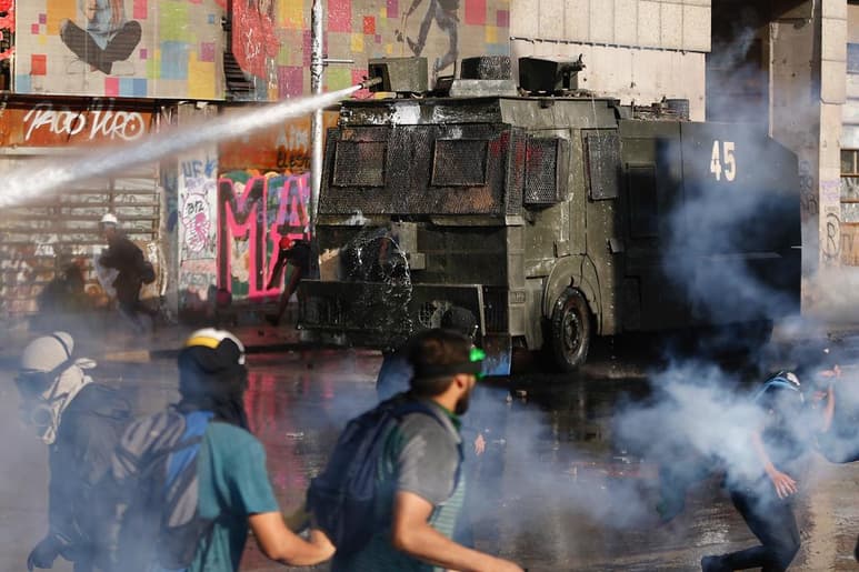 Las Naciones Unidas difundió el viernes un lapidario informe en el que afirmó que en Chile se han registrado graves violaciones a los derechos humanos. (ARCHIVO)