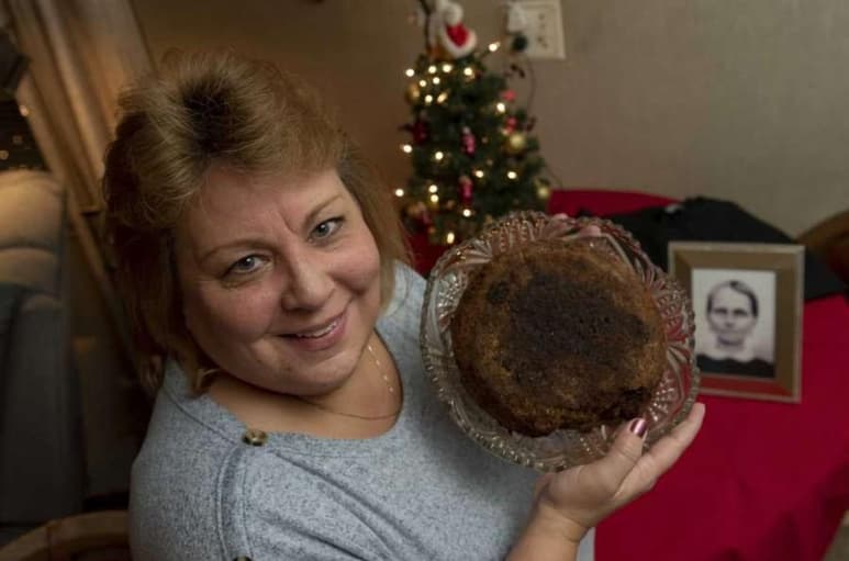El pastel de frutas tiene 141 años desde que fue horneado (INTERNET)