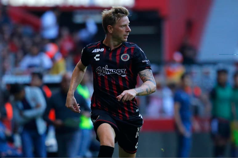 El “polaco” militó los últimos dos años con el equipo de los Tiburones Rojos de Veracruz. (ARCHIVO)