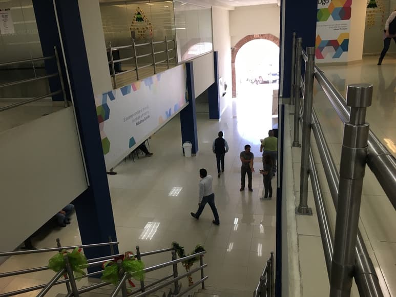 Trabajadores sindicalizados del gobierno Estatal amenazaron con realizar paro de labores por el retraso en pago de prestación.