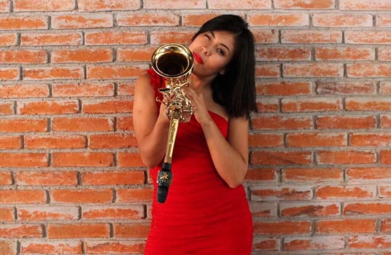 La noticia conmovió al país. María Elena, una joven saxofonista originaria de Huajuapan de León, Oaxaca, fue atacada con ácido hace más de tres meses. (ESPECIAL)