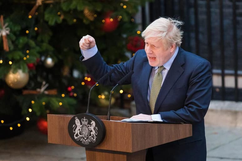 Johnson visitó varias circunscripciones que en estos comicios decidieron apoyar a los 'tories'. (ARCHIVO)