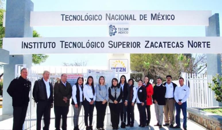 Para la firma del convenio estuvieron presentes los integrantes del Comité Directivo del Instituto Tecnológico Superior de Zacatecas, precedidos por la L.C. Luz Margarita Chávez García, directora del plantel antes mencionado y en representación del director del Instituto Tecnológico de La Laguna, el M.C. José Luis Zapata Dávila, acudió la M.A.E. Idania Iveth Espino Estrada. (ESPECIAL)
