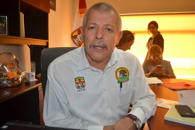 El líder sindical José Riverol se pronunció en contra de los recortes al sector salud y otras acciones del Gobierno federal. (DIANA GONZÁLEZ)