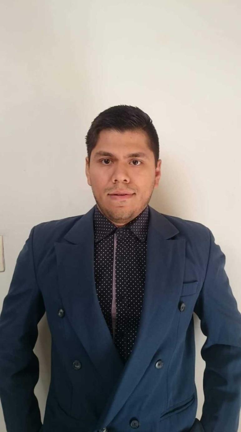 Producción. Aunque por ahora lo mantiene cautivo el género del cuento, también trabaja en la hechura de una novela. (CORTESÍA) 