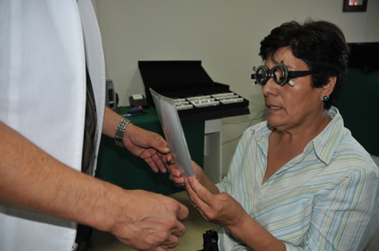 Para prevenir padecimientos de la vista y mejorar la calidad de vida, la Infoteca abre este espacio para exámenes gratis. (EL SIGLO DE TORREÓN)