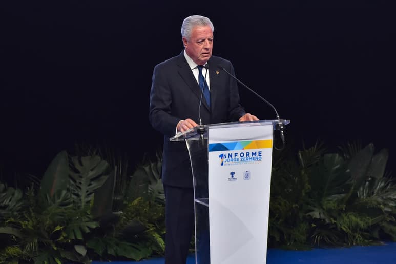Jorge Zermeño agradeció la confianza de la ciudadanía y el apoyo de su cuerpo de gobierno, pero hizo especial énfasis en sus 'adversarios gratuitos'. (ERNESTO RAMÍREZ)