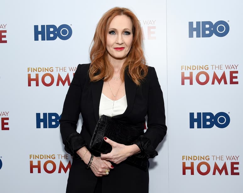Controversia. Rowling fue criticada por la comunidad LGBT y activistas por expresar su apoyo a una investigadora.