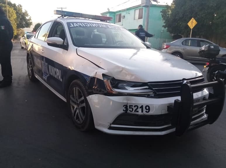 Una patrulla de la DSPM impactó a un motociclista el miércoles por la tarde en la avenida Artes Gráficas y calle Francisco I. Madero. (EL SIGLO DE TORREÓN)
