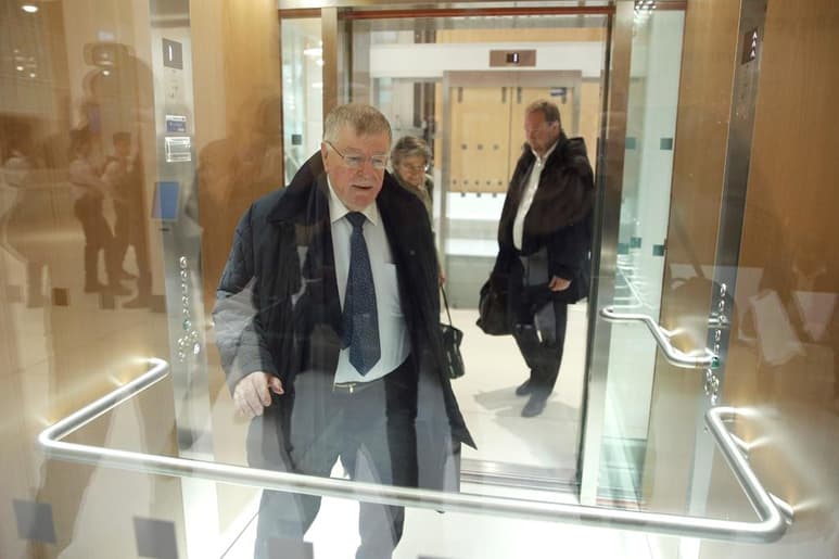 El ex director general de la compañía Orange, Didier Lombard, fue condenado y sentenciado a cuatro meses en prisión por suicidios de empleados. (ARCHIVO)