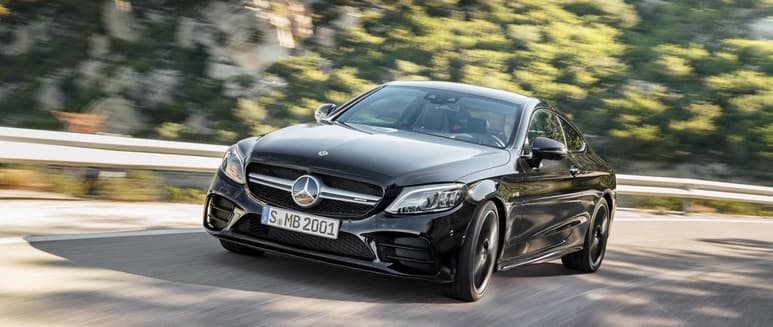 El llamado que hace la Profeco y Mercedes-Benz es llevar el automóvil a la agencia para comprobar que el respaldo abatible del asiento izquierdo y derecho esté enclavado correctamente, para en su caso renovarlos. (ESPECIAL)