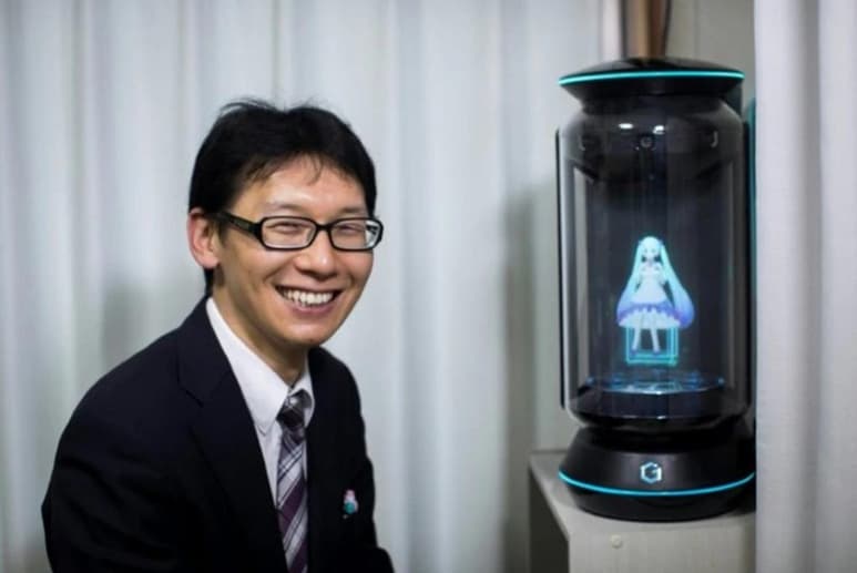 Akihiko Kondo se casó con 'Miku' hace un año en Japón (INTERNET) 