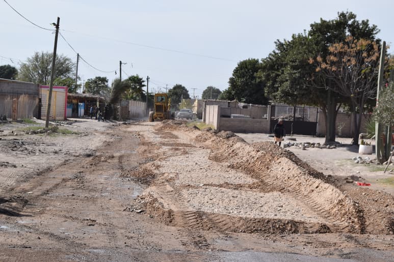 Después de varios años, pavimentan el acceso a Jaboncillo.