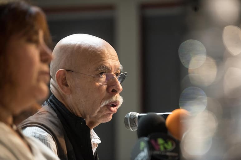 Con más de medio siglo en el periodismo de investigación, tres cuartas partes de su vida, José Reveles es la voz más autorizada sobre desaparecidos, redes de poder y narcotráfico en México. (ARCHIVO)