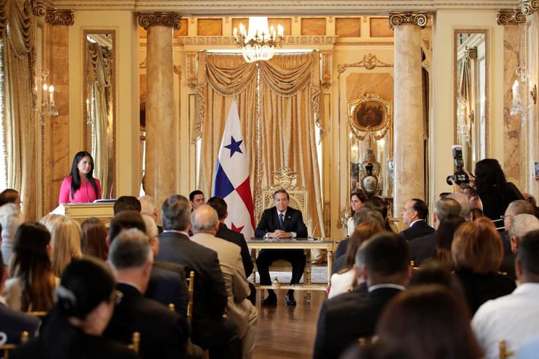 Cortizo hizo el anuncio este lunes en un acto en la Presidencia con la presencia de los jefes de los partidos políticos. (EFE) 