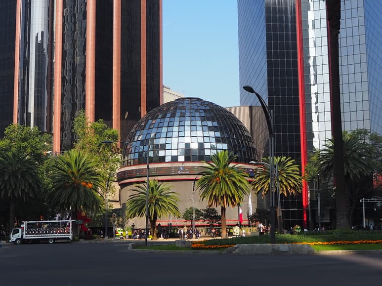 El IPC de la Bolsa Mexicana de Valores cerró en 44.276,85 unidades con un caída de 228,79 puntos, que equivalen al 0.51 % menos con respecto a la jornada anterior. (ARCHIVO)