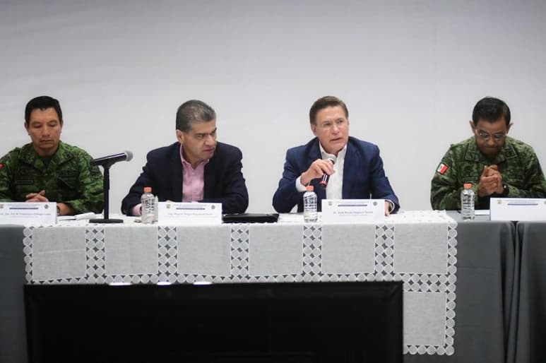 Los gobernadores de Coahuila y Durango analizaron el día de ayer los resultados en materia de seguridad durante la Junta de Coordinación Interestatal de Construcción de la Paz entre ambas entidades, esto con el fin de identificar las áreas de oportunidad para perfeccionar la coordinación y comunicación entre las corporaciones. (FABIOLA P. CANEDO/EL SIGLO DE TORREÓN)