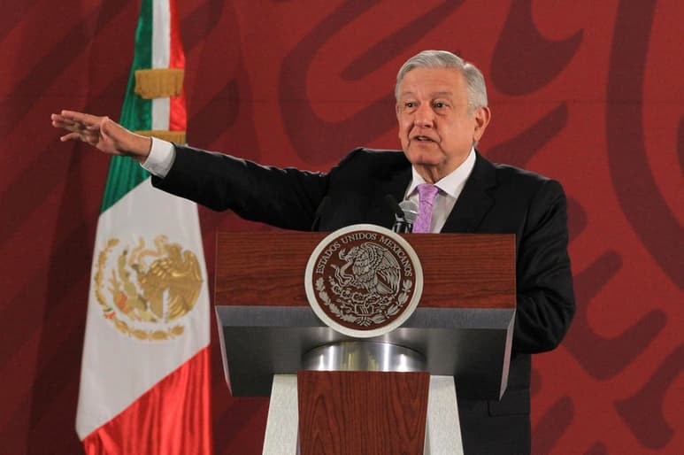 El presidente Andrés Manuel López Obrador informó que se alistan una serie de indultos presidenciales que se ejecutarían antes de que acabe 2019; además de que también se busca que el exgobernador de Quintana Roo, Mario Villanueva, deje la cárcel y este en prisión domiciliaria. (ARCHIVO)