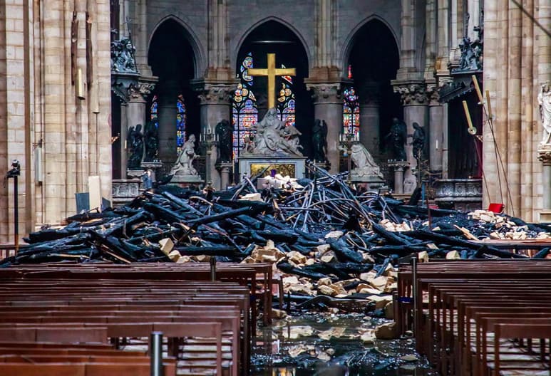 La catedral de Notre Dame no podrá ofrecer servicios religiosos de Navidad por primera vez desde la Revolución Francesa. (ARCHIVO)
