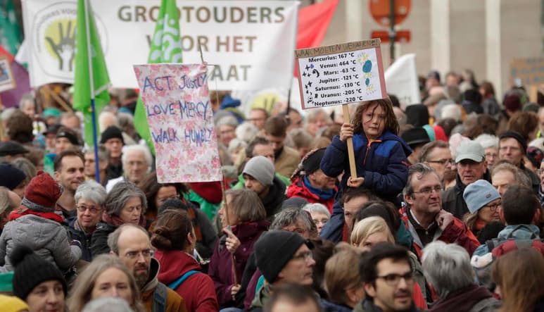 La revista científica Nature colocó la huelga mundial por el clima y las protestas por daños al medio ambiente entre las principales historias de este año. (ARCHIVO)