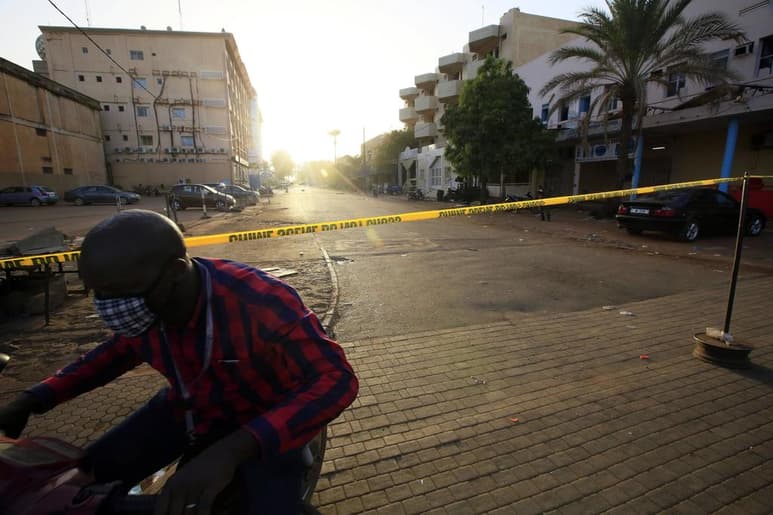 Al menos 35 personas, la mayoría de ellas mujeres, y 7 militares han fallecido hoy en un ataque terrorista contra un destacamento militar en la región del Sahel, en el norte de Burkina Faso, en el que han muerto también ochenta yihadistas. (ARCHIVO)