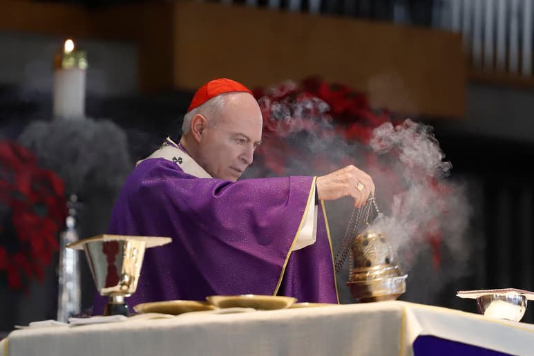 El Arzobispo Primado, Cardenal Carlos Aguiar Retes, aseguró que la Navidad es el principio de nuevo de nuestra vida, el encuentro con los demás, en donde se encuentra la alegría y el entusiasmo para continuar siguiendo a Jesús, para ser su comunidad de discípulos.
(ARCHIVO)