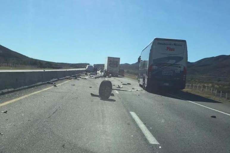Los vehículos terminaron con daños de consideración.
