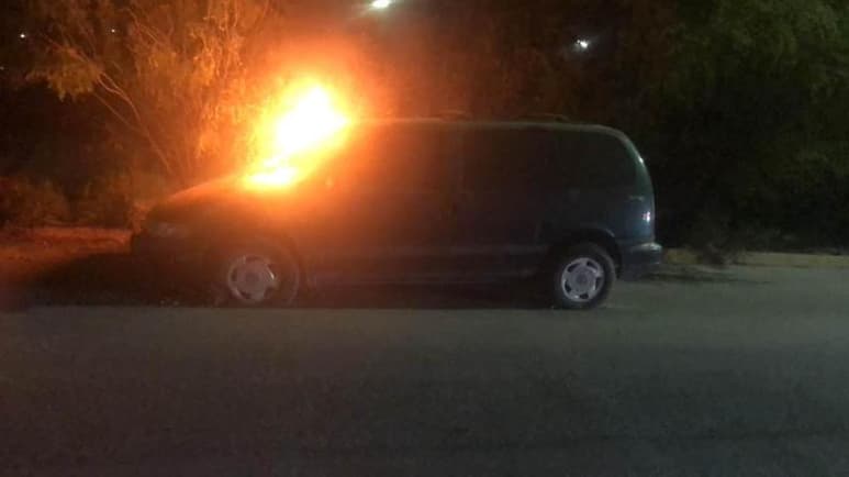 Seguridad pública de Monclova informó que en el caso de la unidad siniestrada en la colonia Elsa Hernández, se trató de un incendio accidental ocasionado por el uso de fuegos pirotécnicos entre los vecinos.
(EL SIGLO DE TORREÓN)