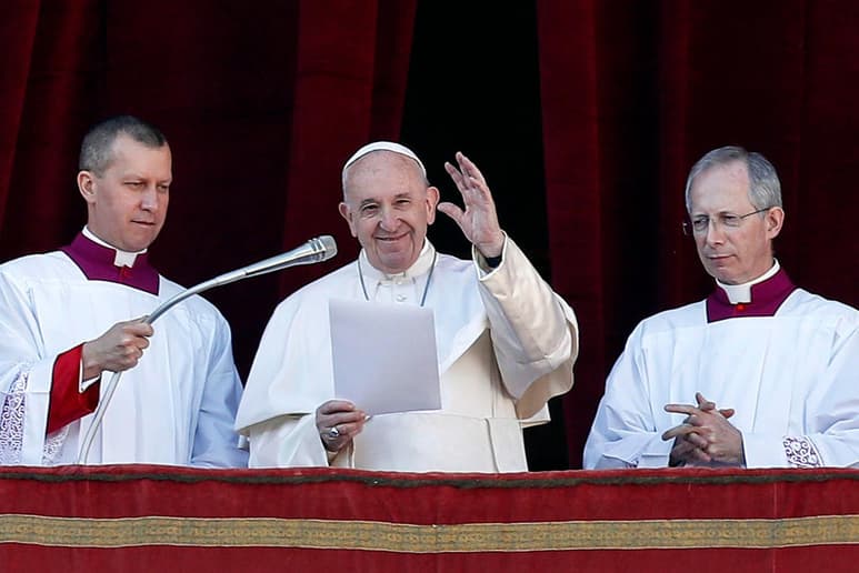 El papa hizo votos de esperanza por la población del este Congo, “martirizada por conflictos persistentes”, y por los pueblos de Burkina Faso, Mali, Níger y Nigeria, donde hay persecución religiosa.
(EFE)