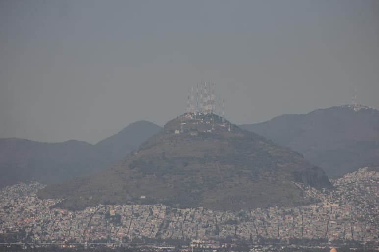 Recomiendan evitar hacer actividades cívicas, culturales y de recreo, así como evitar ejercicio al aire libre a cualquier hora del día ya que algunas de ellas pueden incrementar la dosis de contaminantes inhalados. (ARCHIVO)