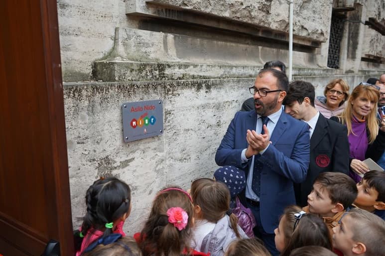 El ministro de Educación, Lorenzo Fioramonti, presentó su dimisión al primer ministro italiano Giuseppe Conte, según una filtración confirmada hoy desde sus redes sociales, luego de la negativa gubernamental de “invertir de manera radical” en la educación nacional. (TWITTER)