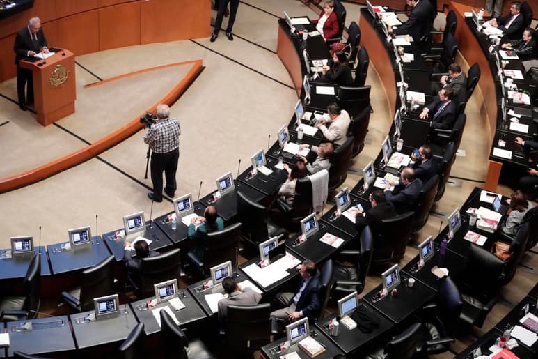 La Cámara alta del Congreso mexicano también observó que 'cuando surgen discrepancias respecto de acontecimientos políticos', resulta más conveniente recurrir a los tratados internacionales y principios que rigen las relaciones internacionales. (ARCHIVO)