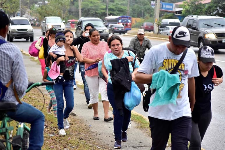 Activistas de derechos humanos anunciaron el viernes que una nueva caravana de migrantes saldría en enero de Honduras rumbo a Estados Unidos. (ARCHIVO)