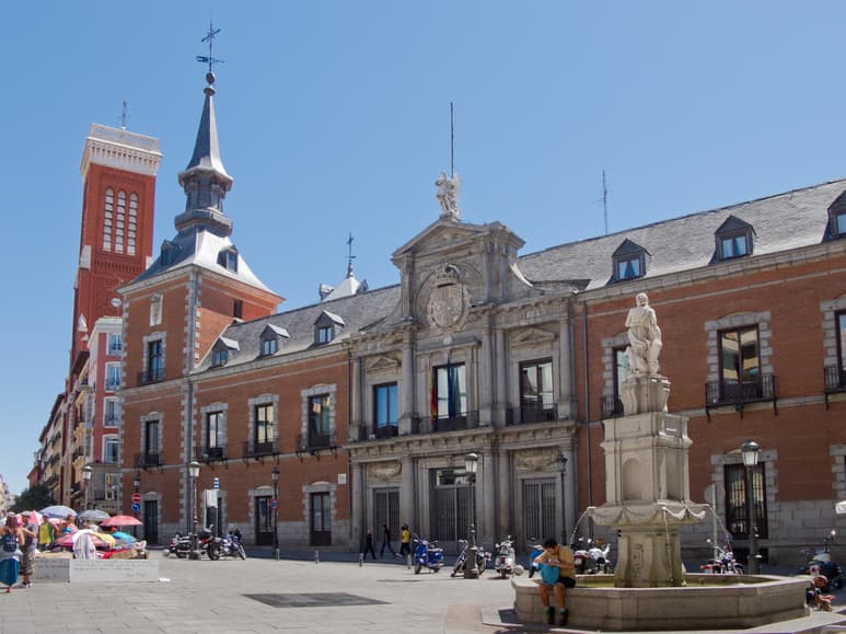 La reacción de España se produce en relación a la nota de protesta que anunció la canciller interina de Bolivia, Karen Longaric, ante el Ministerio de Asuntos Exteriores por el incidente provocado al parecer por funcionarios de la embajada española. (ESPECIAL)