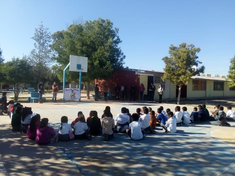 Policías Municipales de Francisco I. Madero apadrinaron a niños de ejidos de bajos recursos.