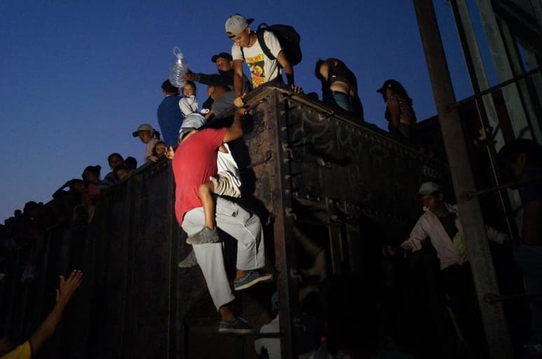 La migración colectiva se ha convertido en un recurso atractivo para los hondureños.