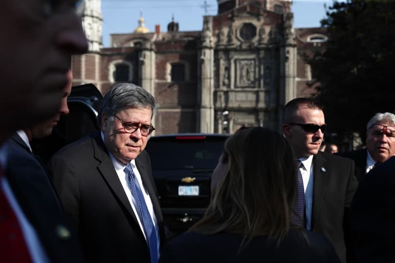 William Barr (i) realizará una visita para dar continuidad al trabajo contra el narcotráfico.