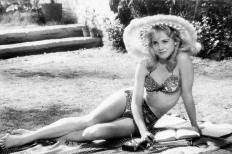 La actriz Sue Lyon, la icónica intérprete de la película Lolita dirigida por Stanley Kubrick, falleció en Los Ángeles a los 73 años de edad, informaron los medios locales este sábado. (ESPECIAL)