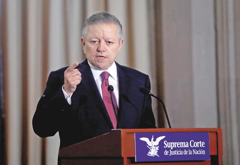 El presidente de la Suprema Corte de Justicia de la Nación, Arturo Zaldívar, afirmó que las 'críticas siempre son bienvenidas. Aportan y nos hacen reflexionar'. (ARCHIVO)