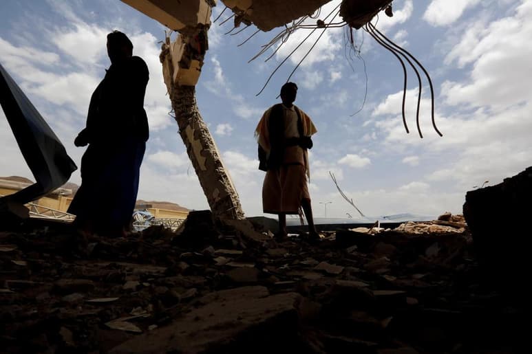 Un ataque con misiles contra un desfile militar para un grupo separatista en el sur de Yemen apoyado por los Emiratos Árabes Unidos mató al menos a seis milicianos y tres niños. (ARCHIVO)